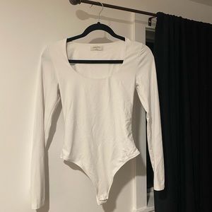 Aritzia Babaton Scoop Neck Longsleeve Bodysuit